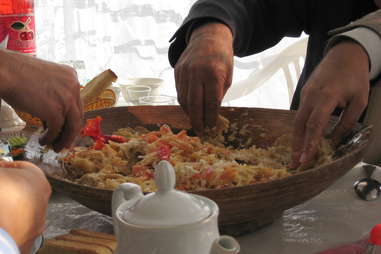 eating with hands