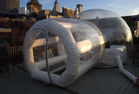 A Ny Bar With Rooftop Igloos Thrillist New York