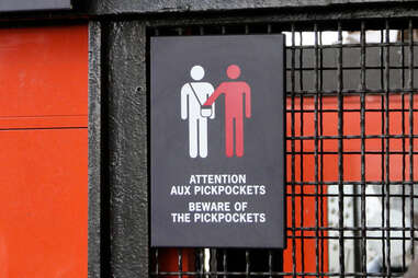French Beware of Pickpockets sign