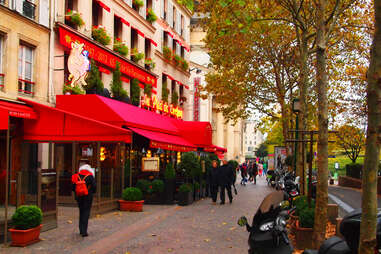 The Parisian waiter snootiness scale