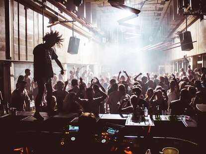 Trouw: A Bar in Amsterdam - Thrillist