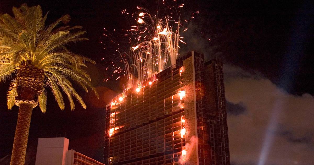 Las Vegas' first high-rise casino reduced to rubble as demolition blast  implodes 23-storey building - World News - Mirror Online