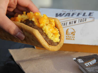 taco bell breakfast waffle taco