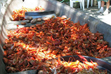 crawfish craw fish boil seafood spicy how to do this at home summer