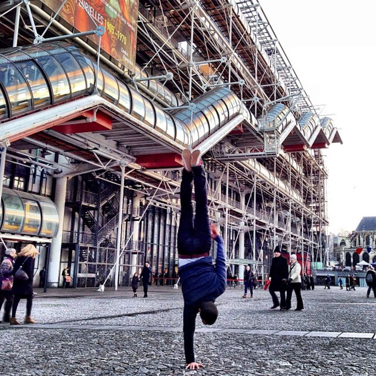 Breakdancer Takes Photos of Himself Doing Handstands - OneHandStand ...