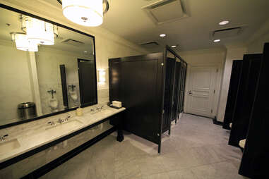 best chicago hotel bathrooms