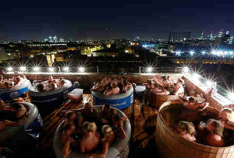 Rooftop Nyc Hot Tub Cinema Movie Screening Things To Do In