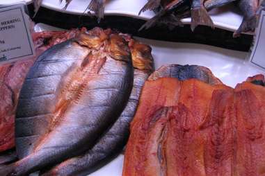 Red Herring Origin and Meaning in English Language - Idiom - Phrase - Fallacy and More - Thrillist Red Herring Origin and Meaning in English Language - Idiom - Phrase - Fallacy and More - Thrillist