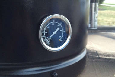 temperature gauge on smoker