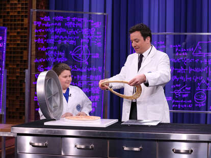 Jimmy Fallon and kid inventor demonstrate Pizza Decrustifier