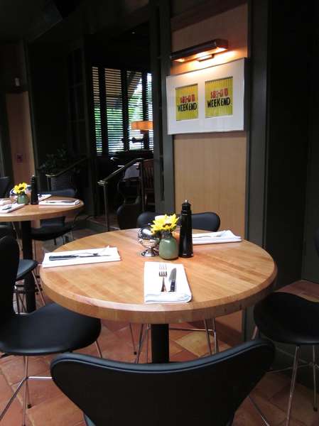 East Hampton Grill: A Restaurant in East Hampton, NY - Thrillist