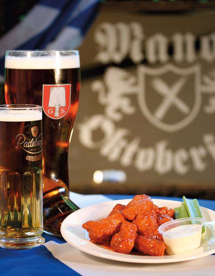 Giant beers - das boot - NYC