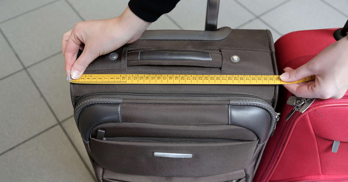 american airlines overhead baggage size