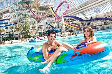 world waterpark couple