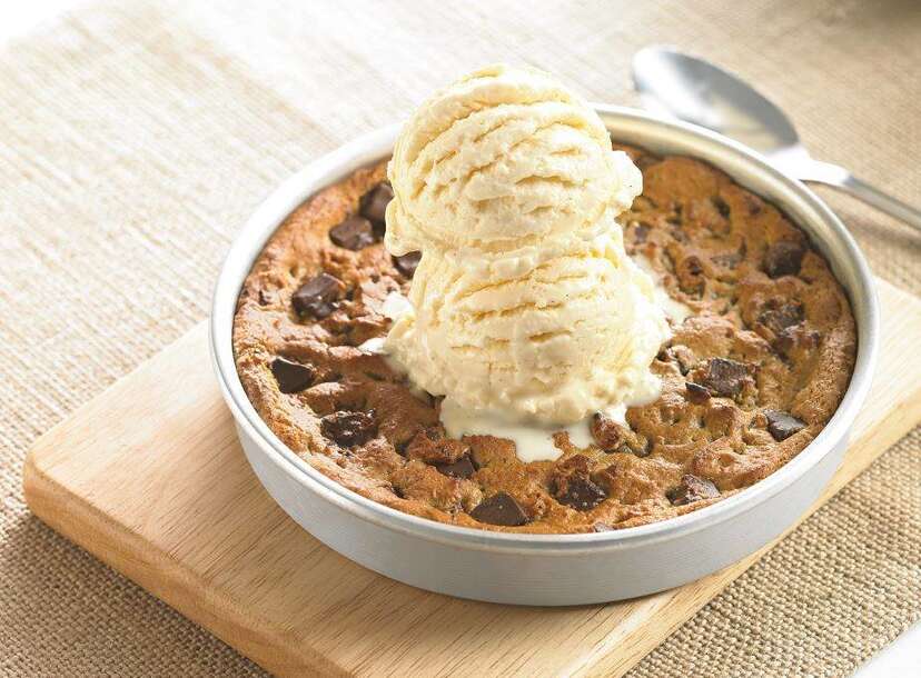 Pizookie {aka Pizza Cookie!} +VIDEO