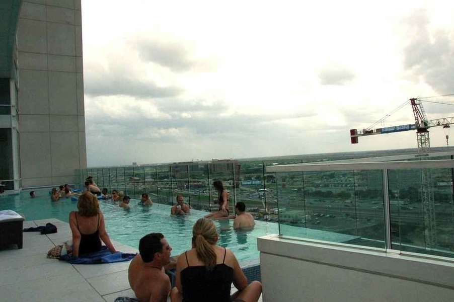 W WET Deck: A Dallas, TX Bar - Thrillist