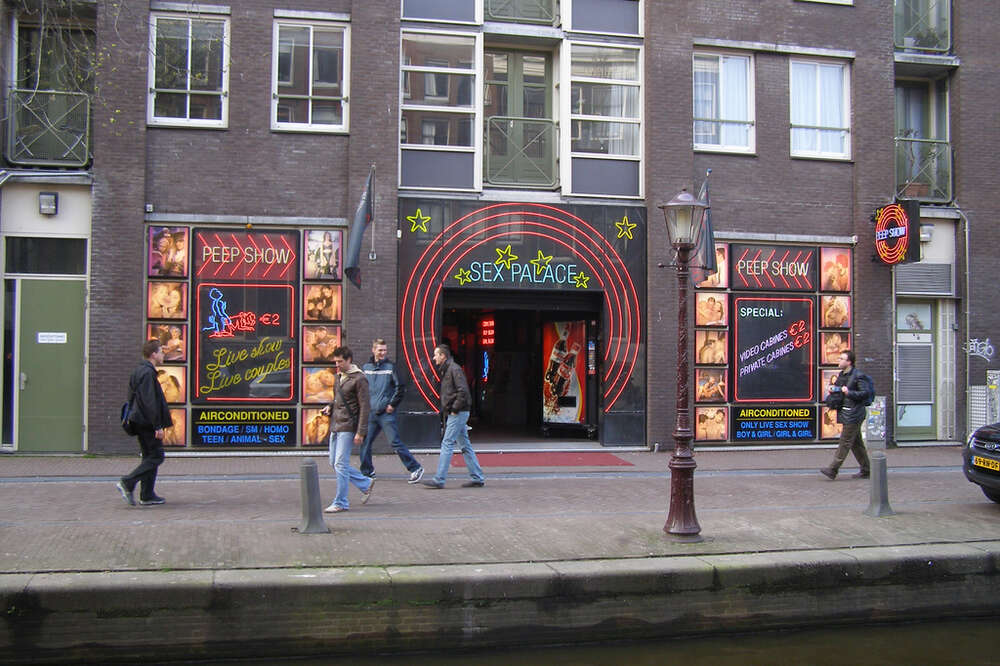 Live Sex Peep Show - The Guide To Amsterdam's Sex Shows - Thrillist