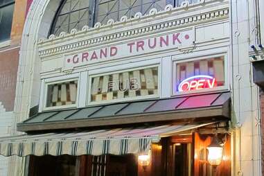 Foran’s Grand Trunk Pub People Mover Bar Crawl DET