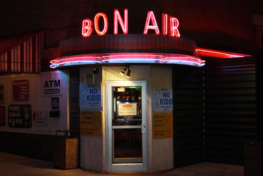 Best Illinois Bars Outside of Chicago Thrillist