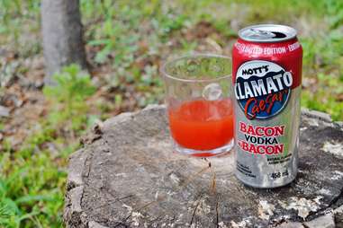 Mott's Clamato Caesar Bacon Vodka au Bacon