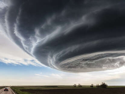 Image of a Supercell Thunderstorm Wins 2014 National Geographic Contest ...