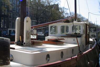 B28 Houseboat