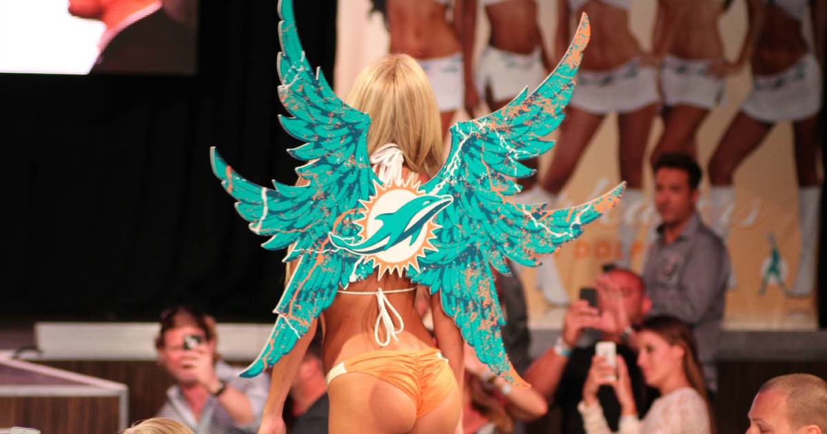 The Dolphins Cheerleaders Swimsuit Calendar Runway Show - Entertainment -  Thrillist Miami