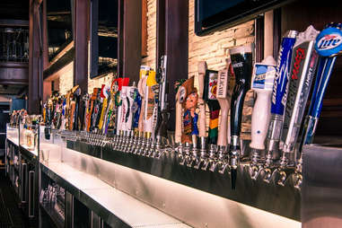 Most Draft Beers On Tap - Best Chicago Bars - Things to do in Chicago ...