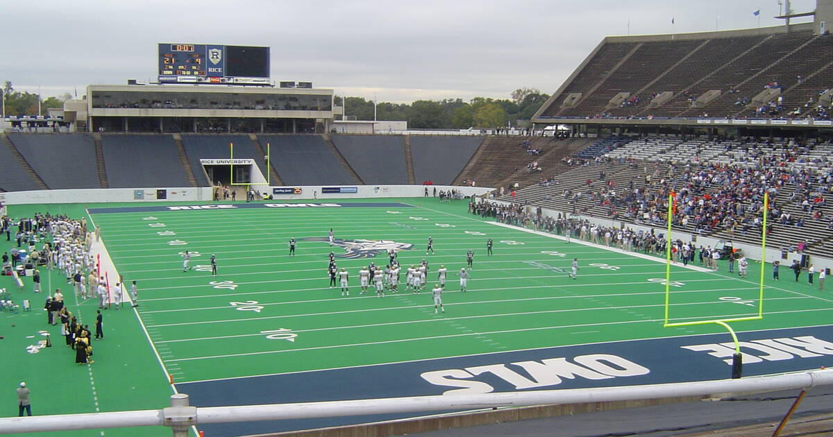 Worst College Football Stadiums America S Worst Stadiums To Watch Fbs College Football Thrillist