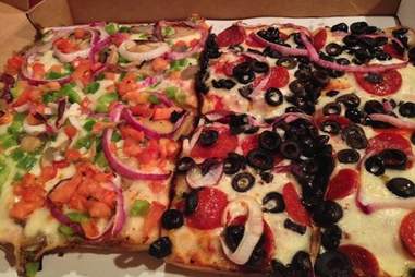Chefs Rank Best Deep Dish Pizza In Detroit Buddy S Jet S Loui S Thrillist