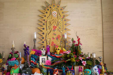 A Dia de los Muertos altar