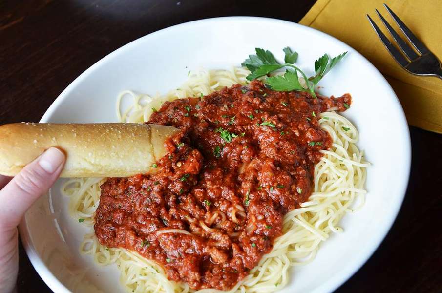 Man Eats Olive Garden For Every Meal Thrillist