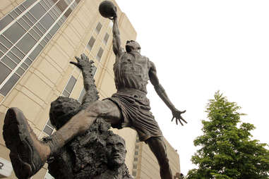 Michael Jordan Statue