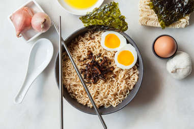 Fried garlic and shallots ramen — Thrillist Recipes