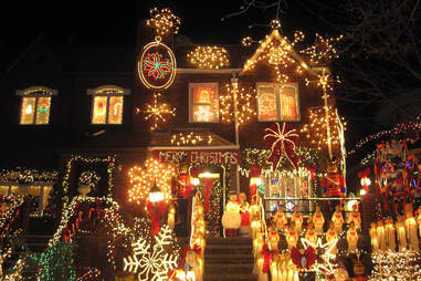 Christmas Lights Best Decorated Streets In The Nation Thrillist Fab Forties Christmas Lights 2021
