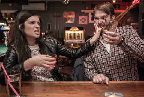 32 things every woman should do in a bar at least once - Thrillist