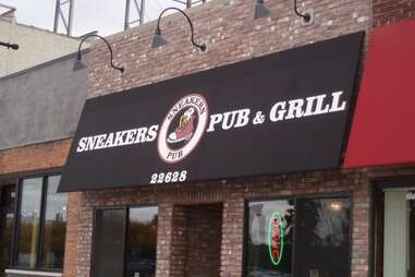 sneakers pub