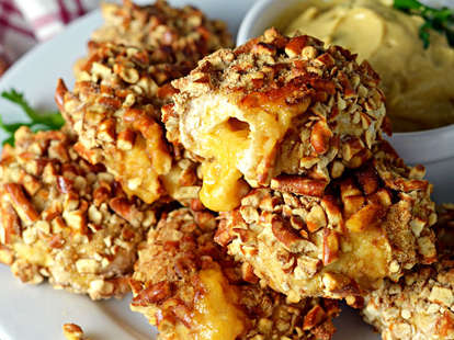pretzel crusted chicken nuggets beer cheese