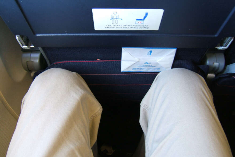 Should you recline on an airplane? The perennial seat debate, explained. -  Vox