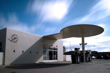 arne jacobson gas station