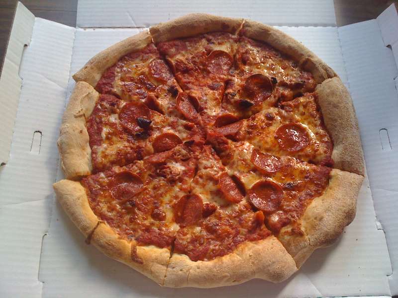 Liveleak Video Bad Customers Force Pizza Delivery Guy to Return Tip