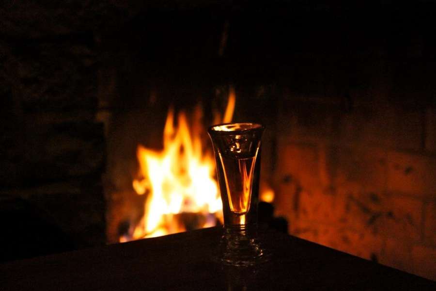 Detroit Bars With Fireplaces Thrillist