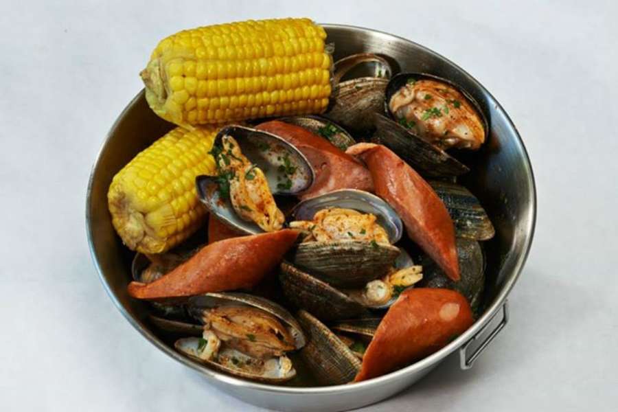 Big Catch Seafood: A Long Beach, CA Restaurant - Thrillist