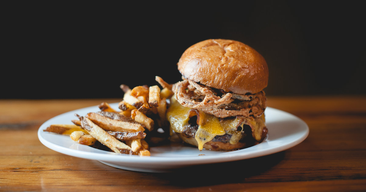 The 10 Best Burgers in Oregon, Outside of Portland Thrillist
