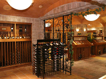 interior wine cellar & tasting room las vegas