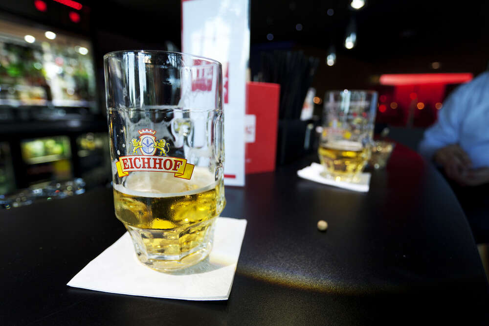 Airport Drinking How To Drink Like A Pro At Airport Bars Thrillist Airport Drinking How To Drink Like A Pro At Airport Bars Thrillist