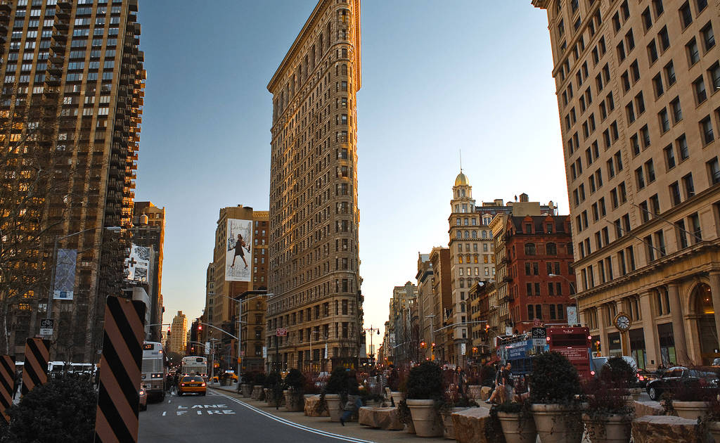 New York's Flatiron Building Sale Thrown Into Confusion by Lack of Down  Payment