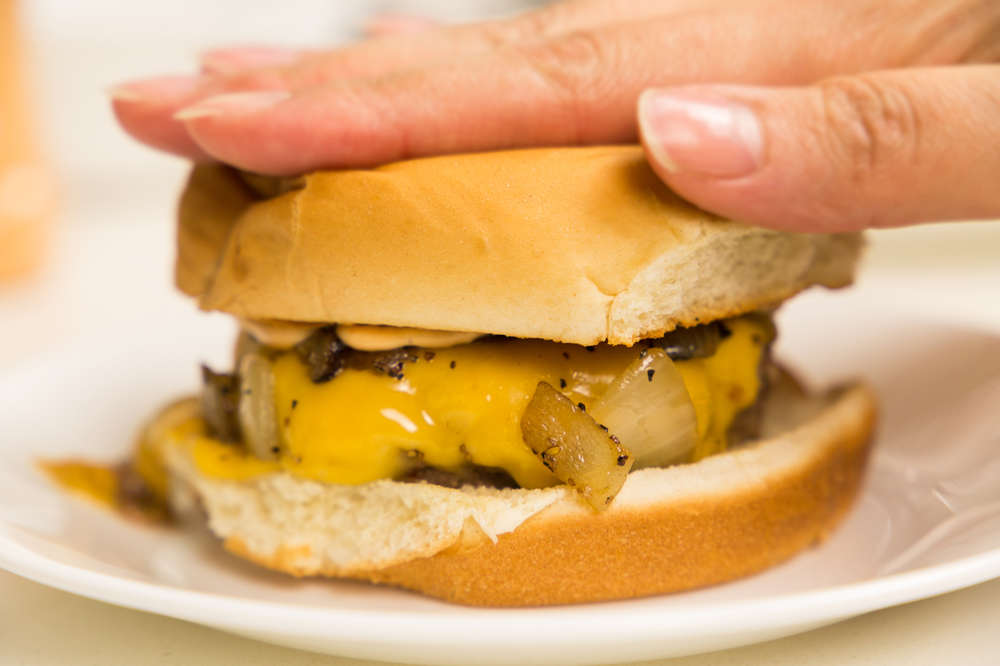 How To Make The Perfect Diner Burger At Home Thrillist Recipes