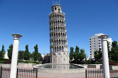 leaning tower