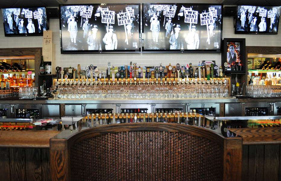 The 16 Best Bars In The Detroit Suburbs Thrillist